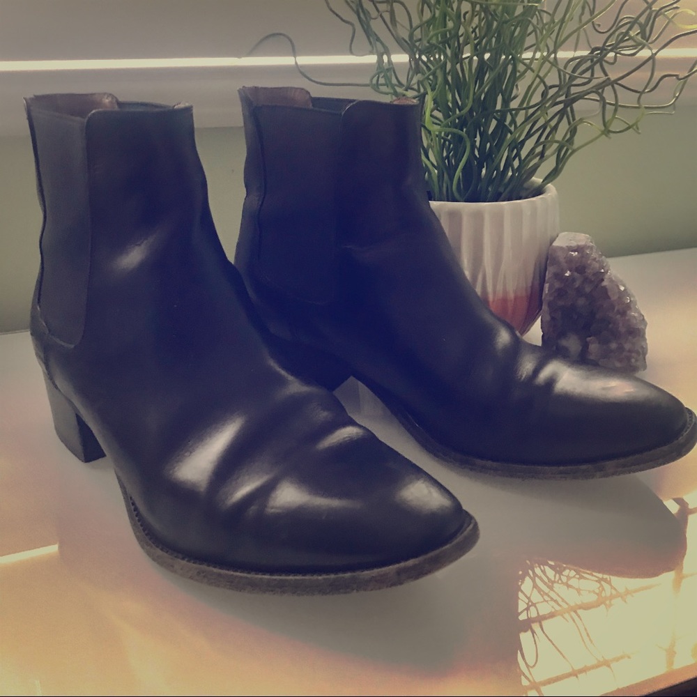 Frye Chelsea Black Leather Boot ~Sz 7w